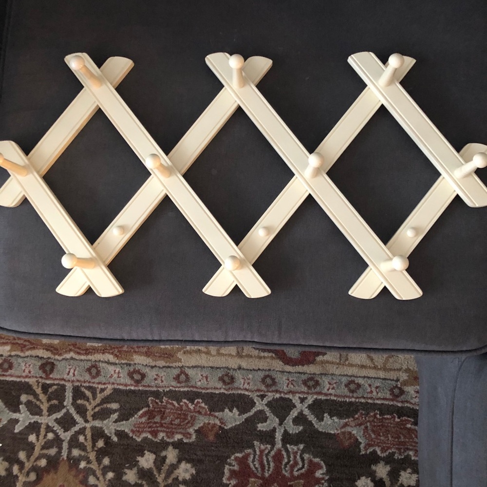 The Land of Knob antique white accordion peg rack